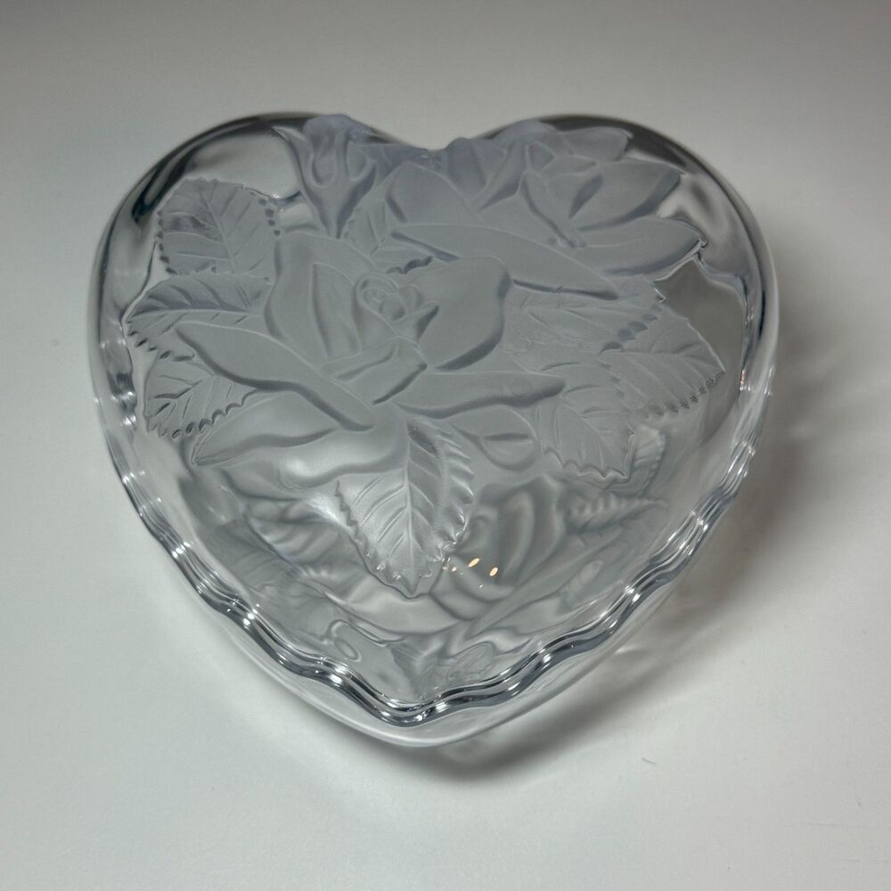 6" X 6" X 3.5" HEART SHAPED CANDY DISH